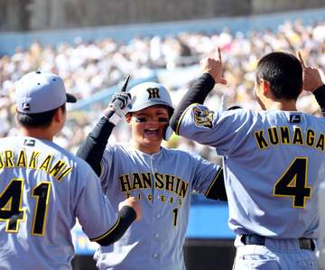 阪神 連勝でリーグ30勝一番乗り！八回大ピンチをベテラン岩崎がしのぐ「村上の勝ちを守れた」佐藤輝明＆森下翔太が3発競演 村上は4勝目