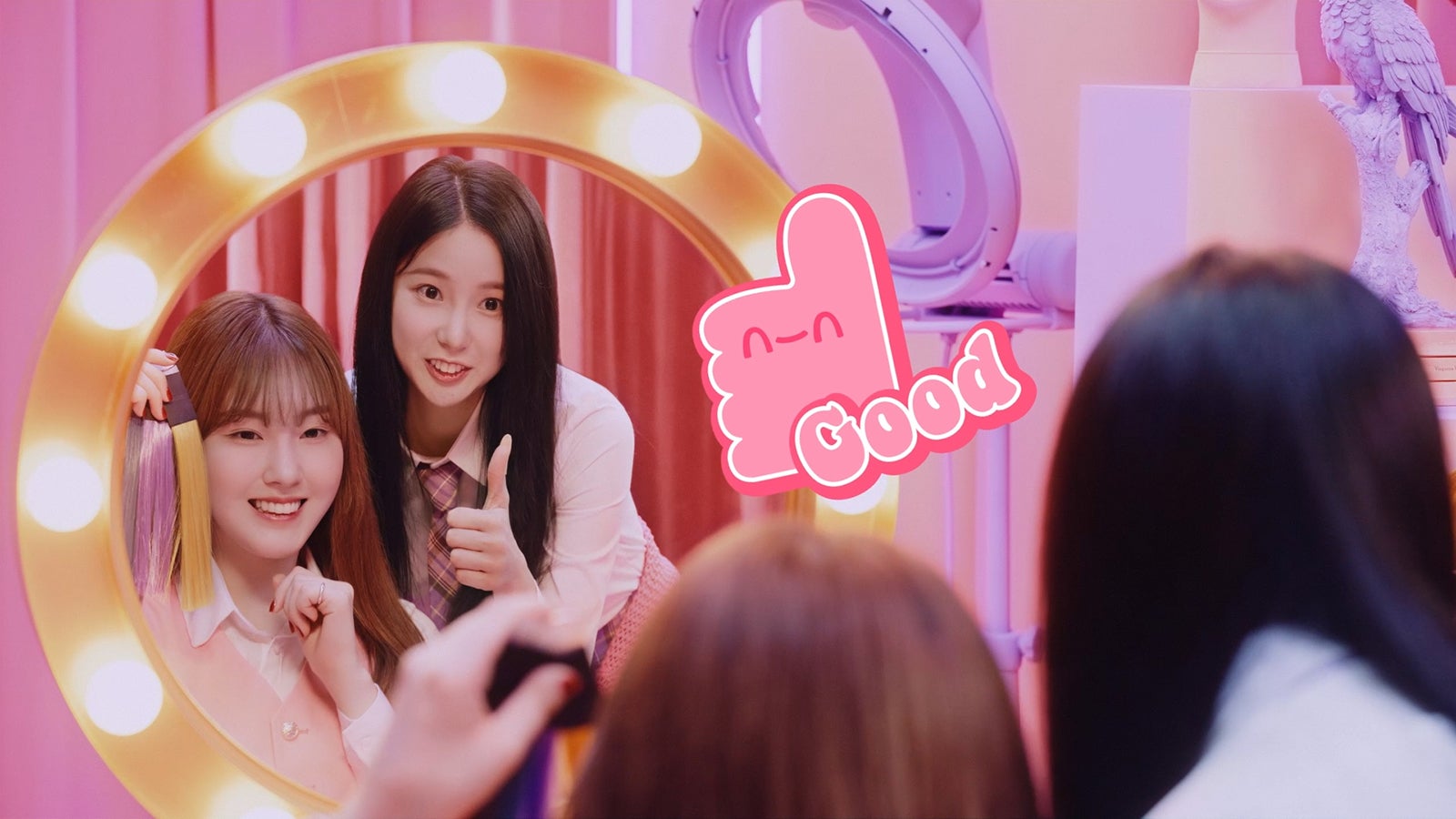 チェヒョン、ユジン／新Web-CM「Catch Your Beauty！」篇より（提供写真）