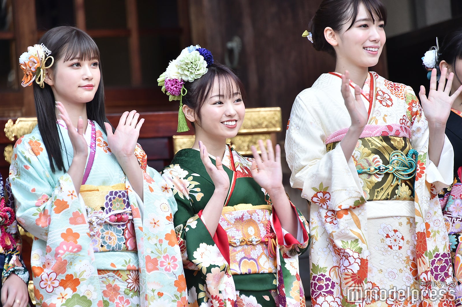 生見愛瑠、今泉佑唯、飯豊まりえ（C）モデルプレス