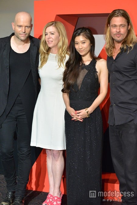 （左から）マーク・フォースター監督、製作のデデ・ガードナー氏、篠原涼子、ブラッド・ピット
