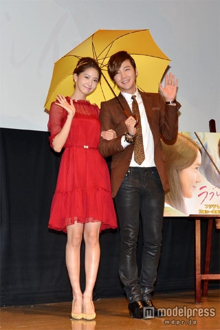 チャン・グンソク(右)、少女時代ユナ(左)