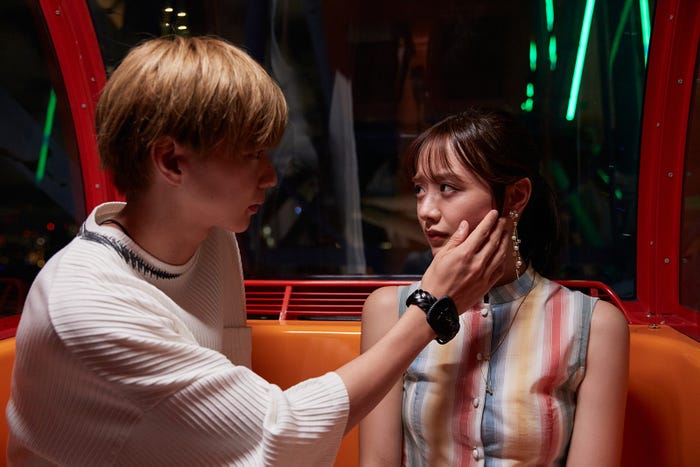 佐藤大樹、森香澄「栞ちゃん 心の声を聞かせてよ」(C)テレビ朝日