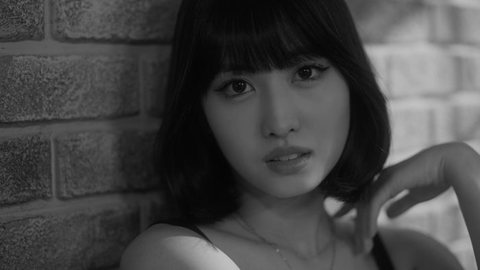 Twiceモモ 美腹筋際立つ Superhero オフショットにファン悶絶 まさにスーパーヒーロー モデルプレス Twiceモモ 美腹筋際立つ Superhero オフショットにファン悶絶 まさにスーパーヒーロー モデルプレス