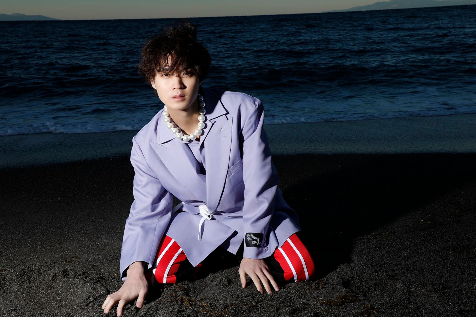 磯村勇斗／撮影：レスリー・キー（東京ニュース通信社刊）