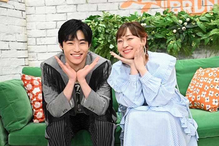 八村倫太郎、丸山礼(C)TBS
