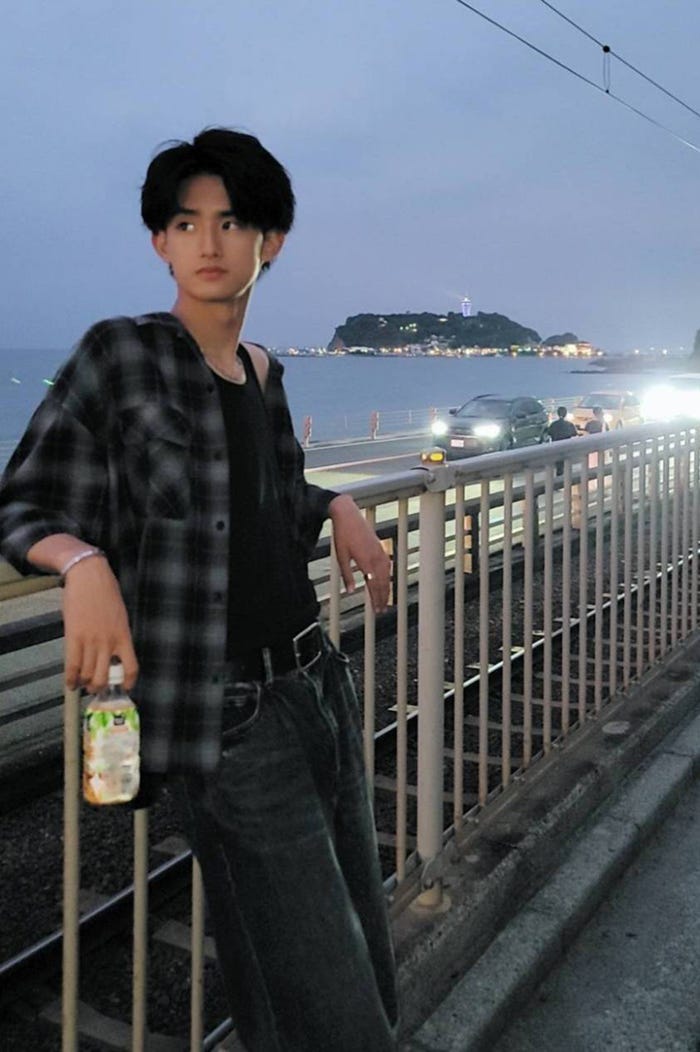 郡司陸永「聖地巡礼 そして江ノ島へ」(提供写真)