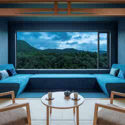 宮城に温泉宿「界 秋保」2024年4月開業、紺碧が景色を切り取る客室&露天風呂や足湯テラスも