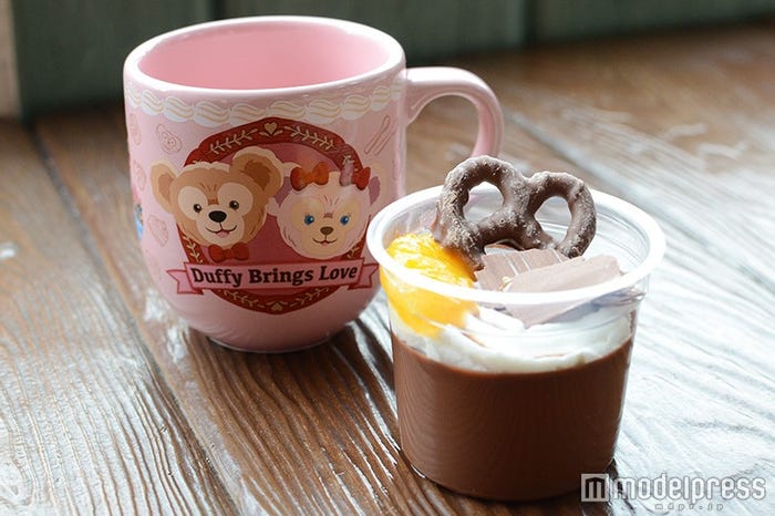 チョコレートプリン、スーベニアカップ付き¥880(C)モデルプレス