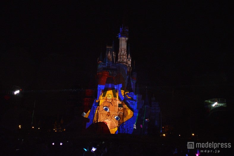 TDL初のプロジェクションマッピング「ワンス・アポン・ア・タイム」／ふしぎの国のアリス