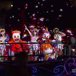 「みんなにありがとうスペシャルナイト AKB48 in ディズニーシー」と題したスペシャルショー「Halloween Party with AKB48」／(C)Disney