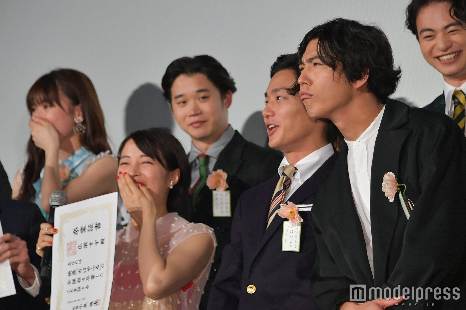 野太い“ケンティー”コールに困る賀来賢人と沸くキャストたち（C）モデルプレス