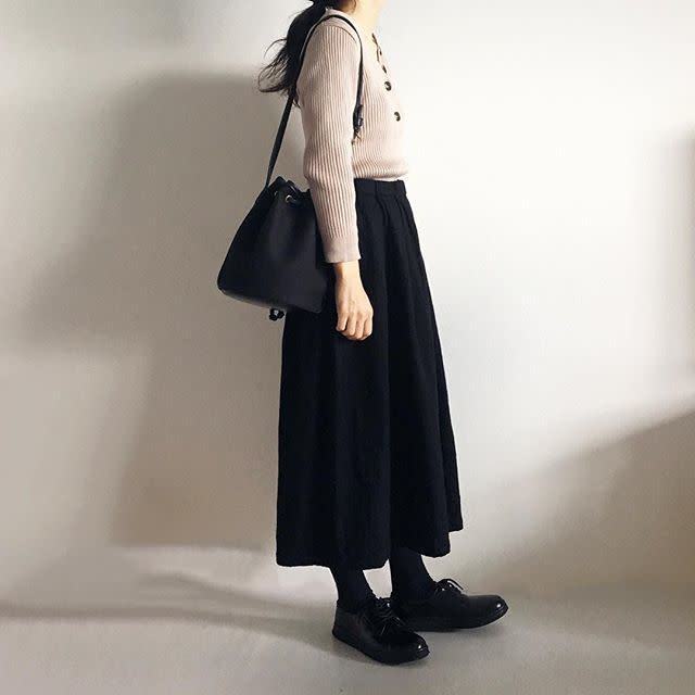 黒タイツのおしゃれな着こなし術 黒タイツで叶える シックでおしゃれな防寒コーデ7選 モデルプレス