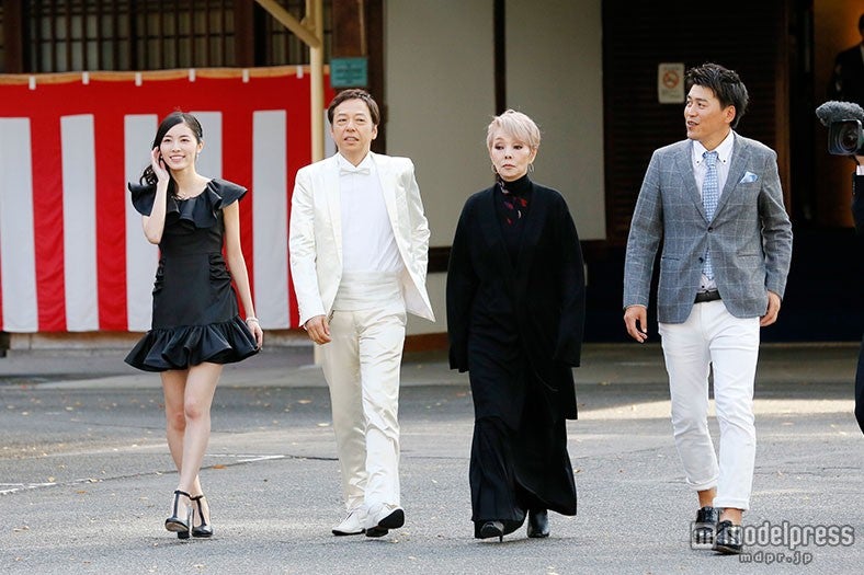 （左から）松井珠理奈、板尾創路、研ナオコ、竹永典弘監督