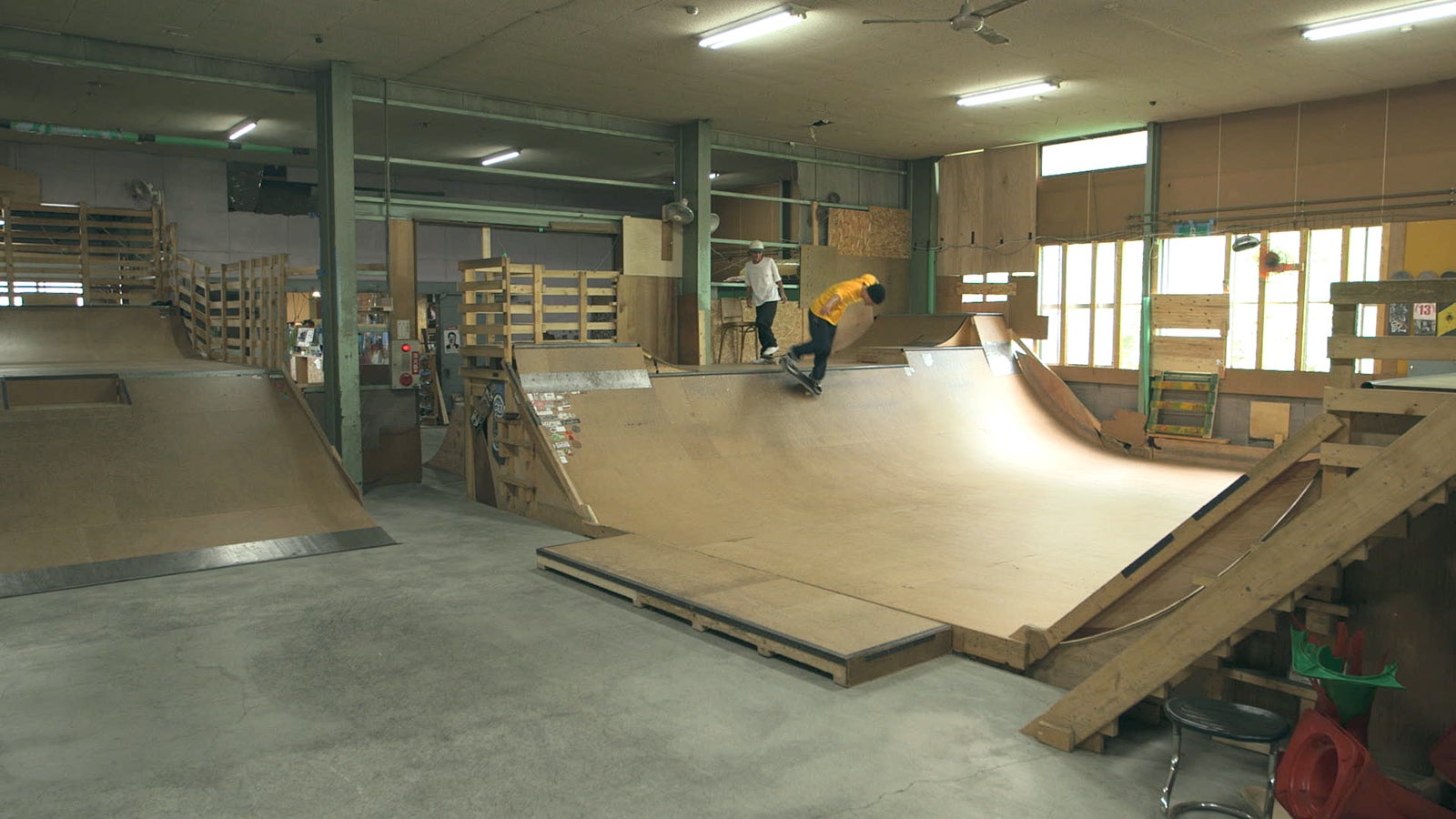 貴之と海斗がスケート場で対面「TERRACE HOUSE OPENING NEW DOORS」37th WEEK（C）フジテレビ／イースト・エンタテインメント