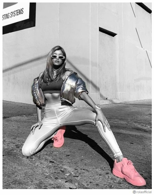 ローラ「食べ過ぎていたけど」変わらぬ美腹筋ショットに絶賛の声