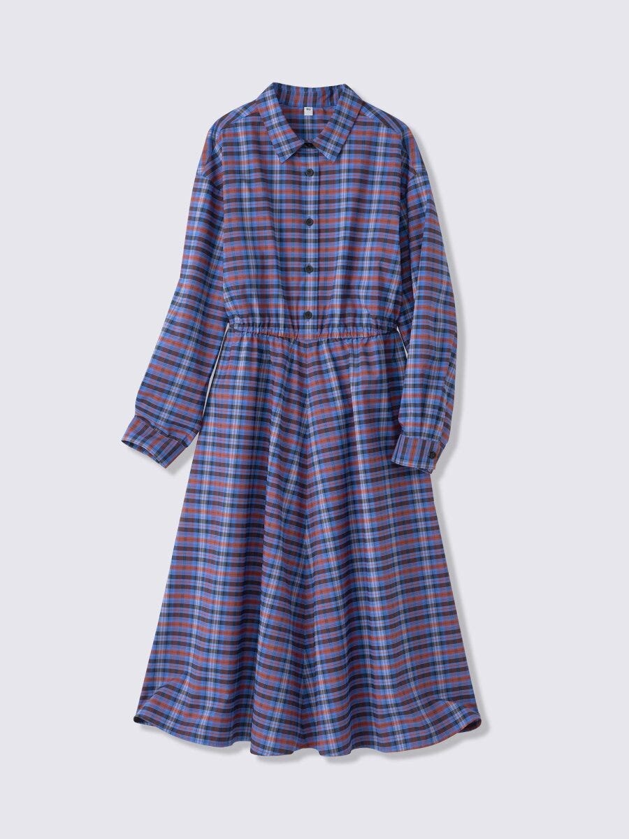 ブルーと赤のチェック柄シャツワンピースを平置き