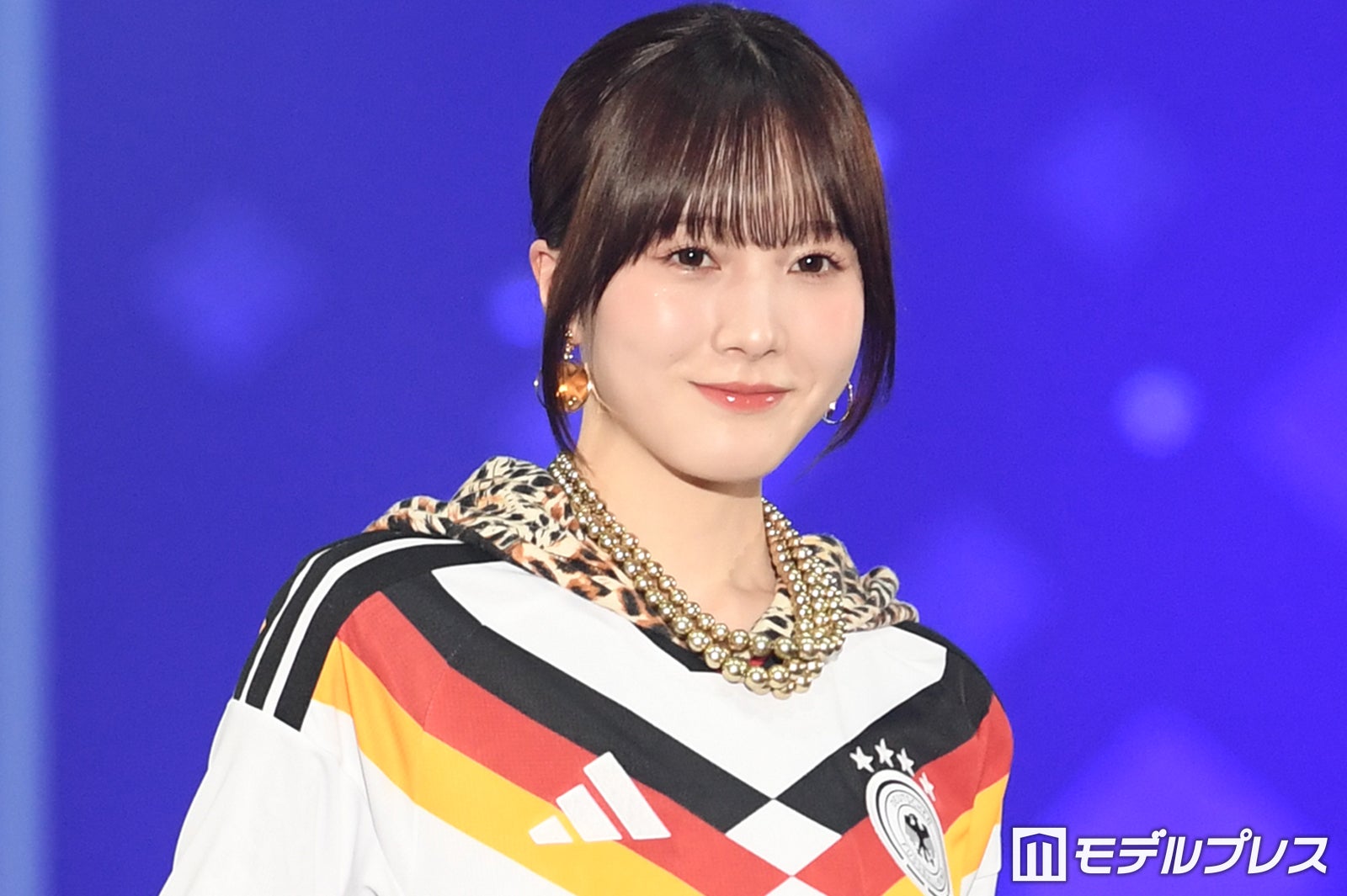 本田紗来、ド派手ヒョウ柄×ファーブーツ着こなす 抜群スタイル披露【サツコレ2026S/S】