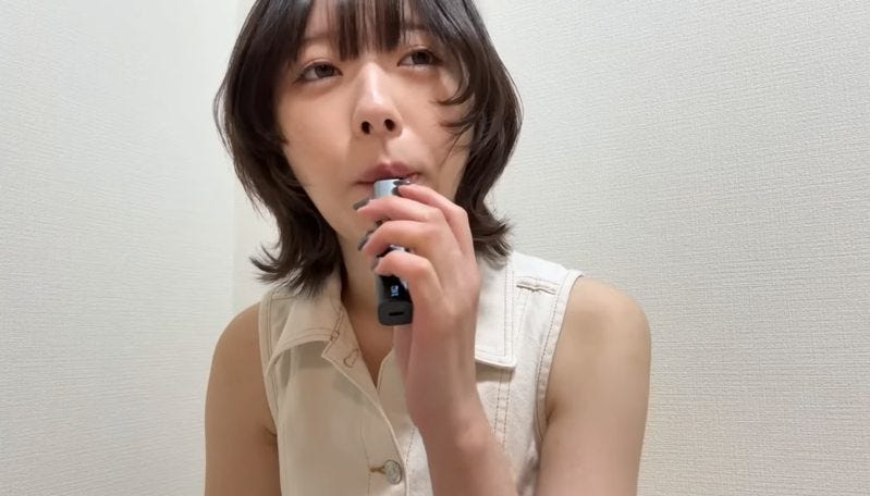 タバコ好き女性YouTuber、突然の収益化停止を食らう!視聴メンバーへの謝罪と今後の対応