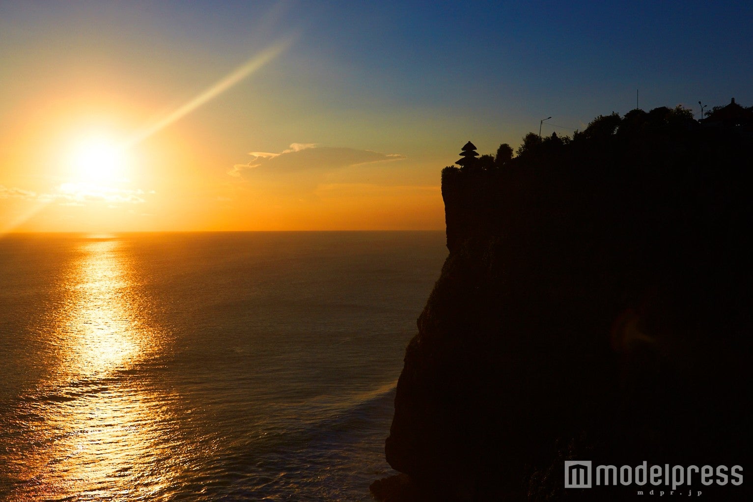 ウルワツ寺院はロマンティックなサンセットの名所