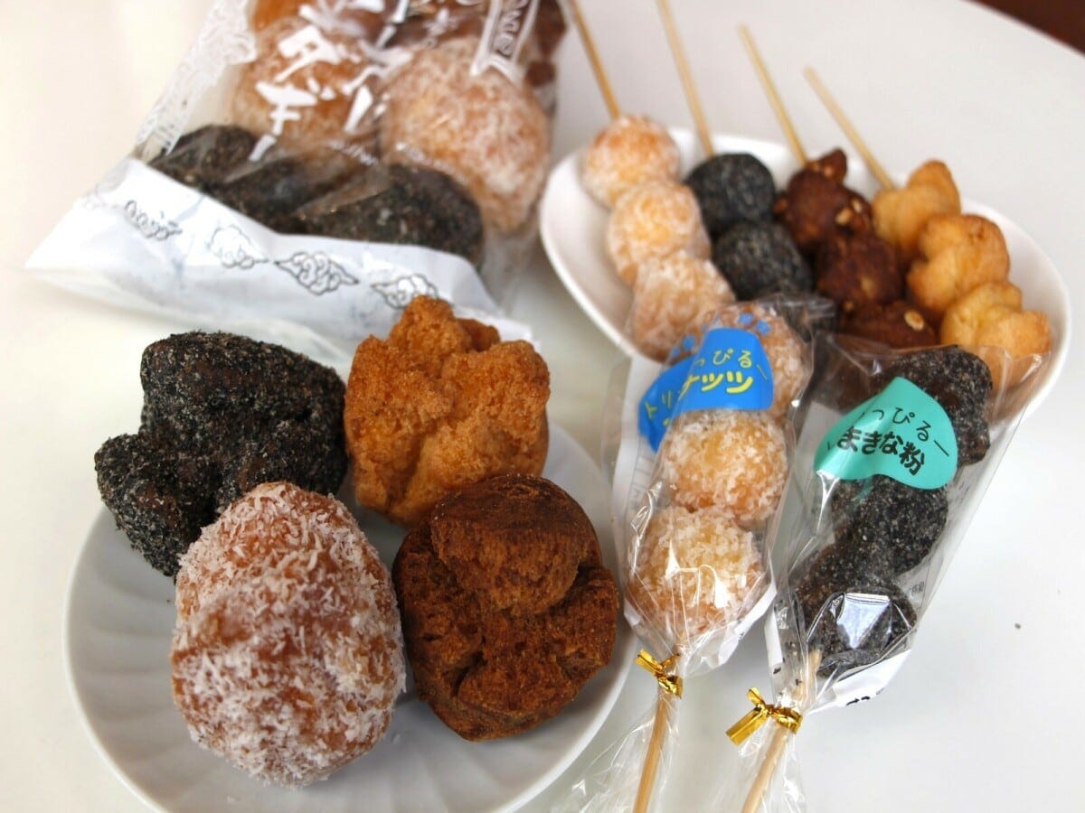 サーターアンダギーは6個入り880円。トリオちっぴるーは10本入り(1600円)がお土産におすすめ