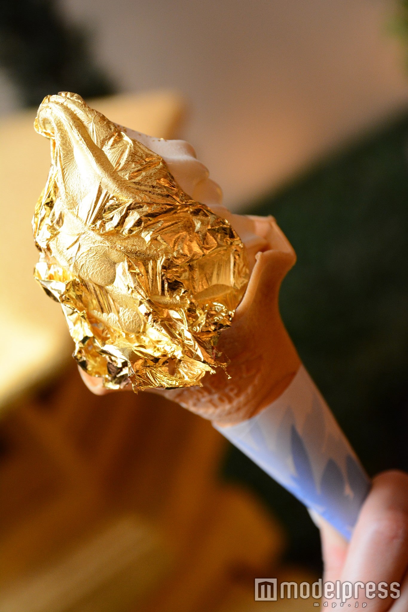 「箔一」の「金箔のかがやきソフトクリーム」￥891（C）モデルプレス