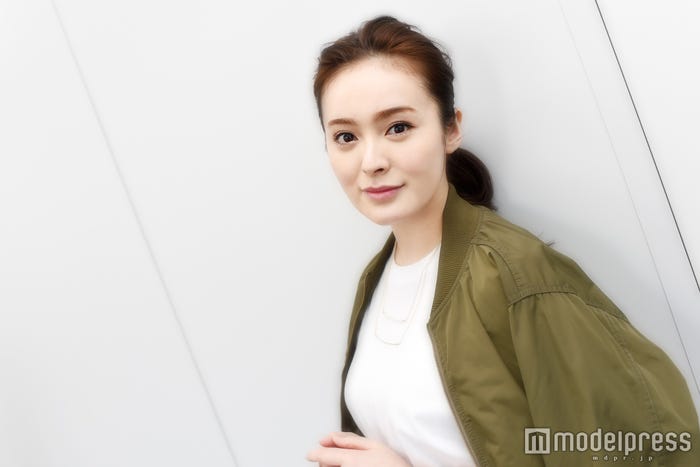 貫地谷しほり(C)モデルプレス