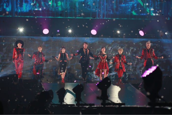 AAA/初のドーム公演「AAA Special Live 2016 in Dome -FANTASTIC OVER-」(画像提供:avex)