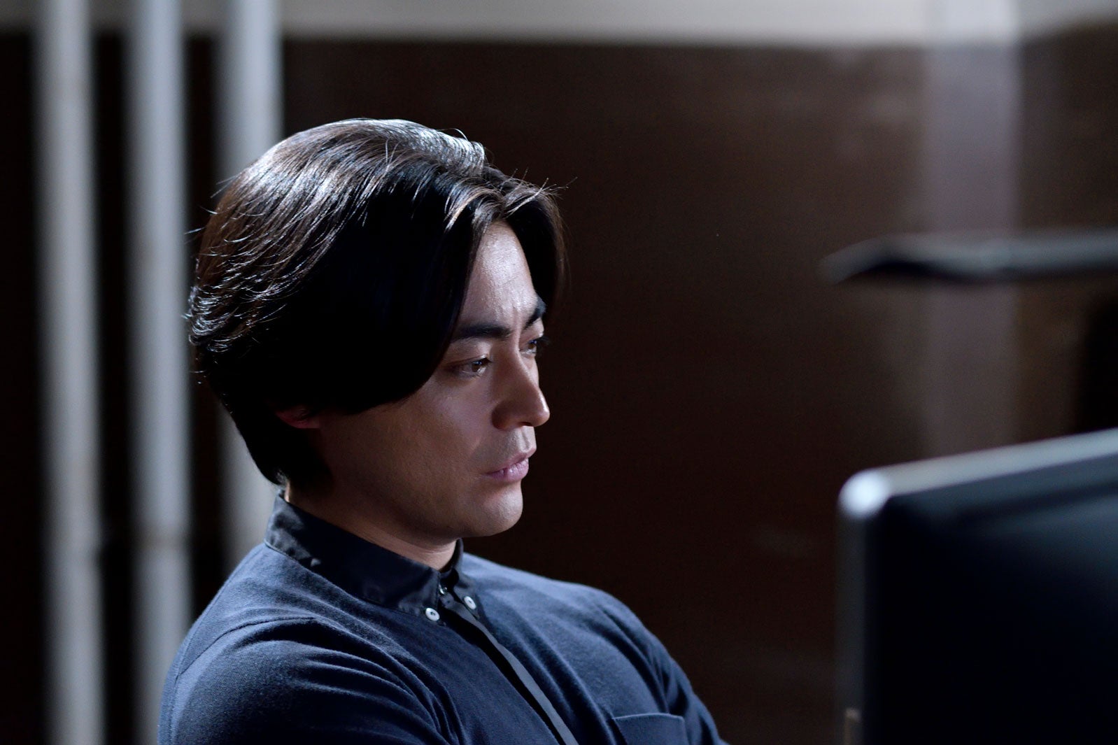 山田孝之／「dele」第1話より（C）テレビ朝日