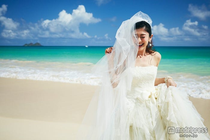 山田優 ハワイで将来の子宝を祈る 純白の花嫁姿も披露 モデルプレス 山田優 ハワイで将来の子宝を祈る 純白の花嫁姿も披露 モデルプレス