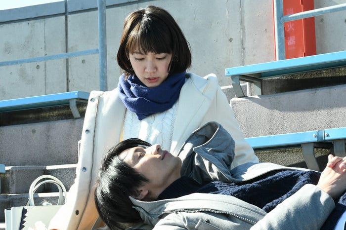 吉岡里帆、向井理/「きみが心に棲みついた」第8話より(C)TBS