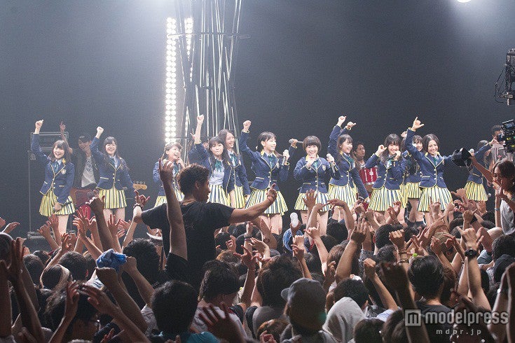 ライブハウスでミュージックビデオの撮影に挑んだHKT48（C）AKS