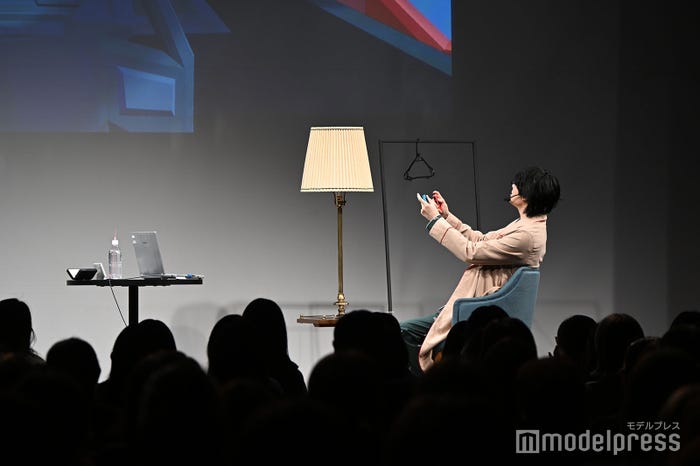 ゲーム実況をする桜田通(C)モデルプレス