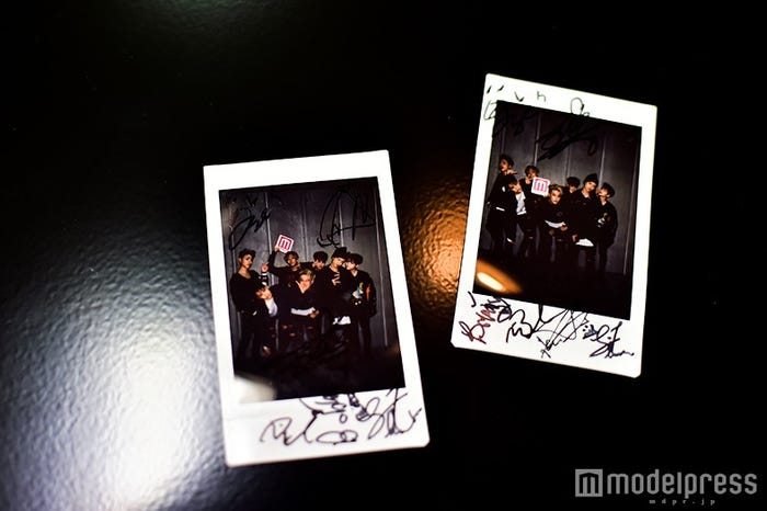 iKONのサイン入りチェキを2名様に!(C)モデルプレス