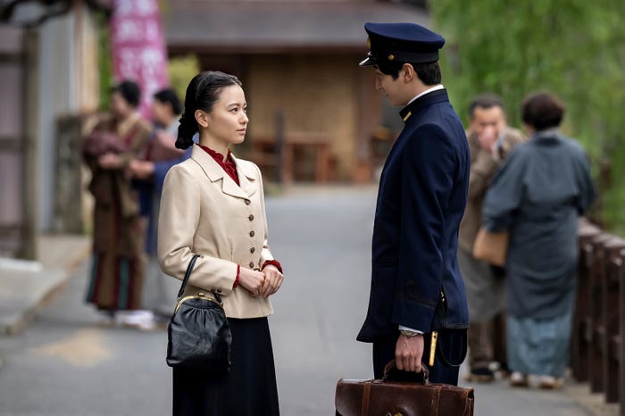 山本舞香、小関裕太(C)フジテレビ