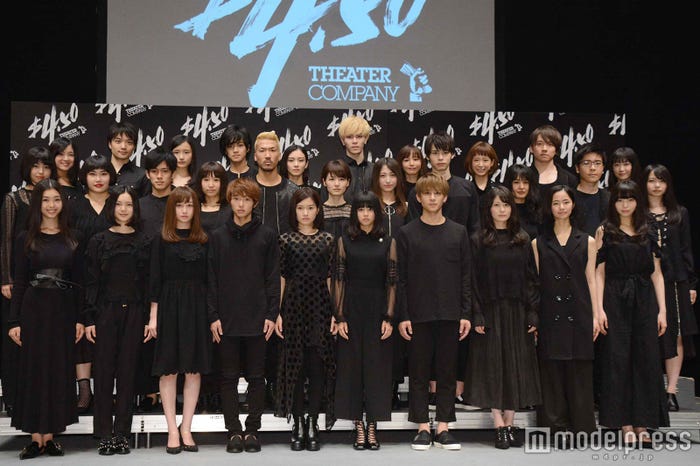 (前列左から)樹亜美、湯川玲菜、福島雪菜、小川恭平、仲美海、國森桜、尾崎尉二、菅原麻由佳、前田悠雅、八鍬乃々(中列左から)吉原奈緒花、隅田杏花、蕪祐典、田代明、うえきやサトシ、糸原美波、谷口愛祐美、青木瞭、岡田帆乃佳、山本将司、本西彩希帆(後列左から)横山玲菜、安田啓佑、安倍乙、中村碧十、長谷川晴奈、奈波慎剛、立野沙紀、堀口紗奈、久道成光、結城麻后(C)モデルプレス