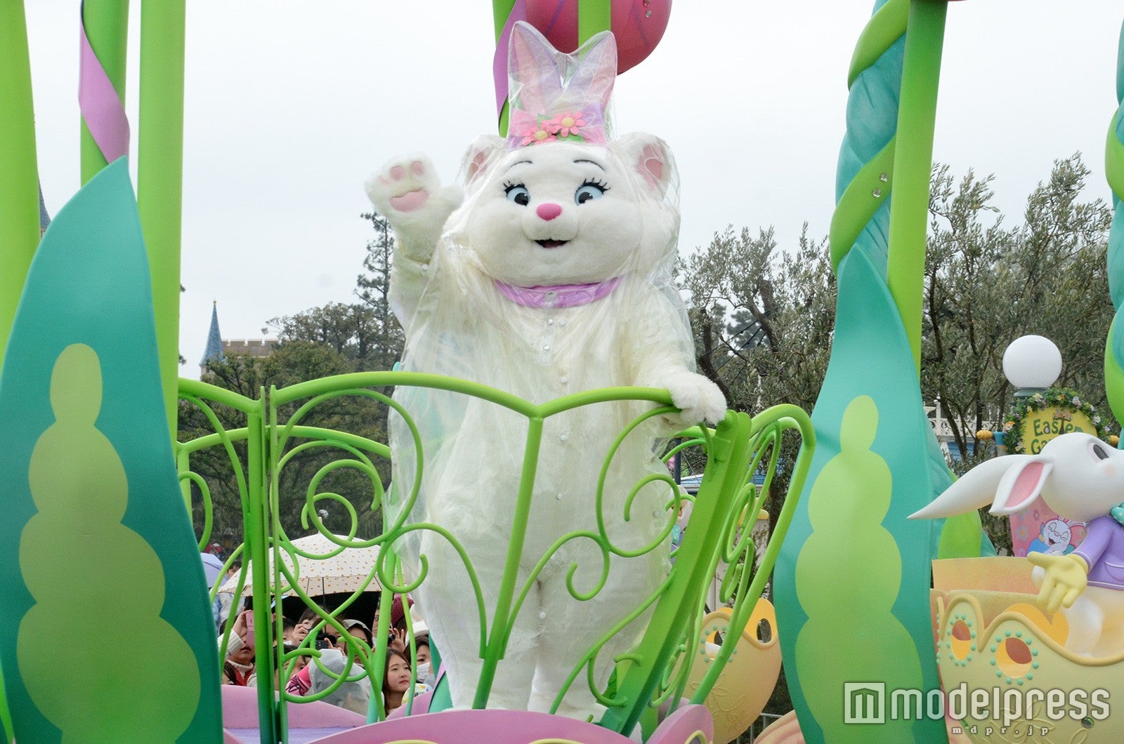 「ヒッピティ・ホッピティ・スプリングタイム」雨天バージョン（C）モデルプレス