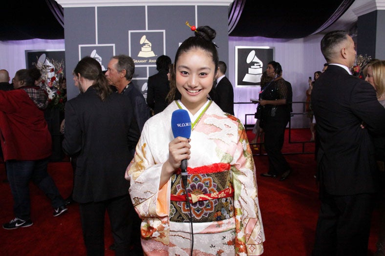 忽那汐里、艶やか振袖姿披露　「グラミー賞」豪華アーティストにインタビュー