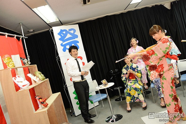 射的をする鷲尾伶菜