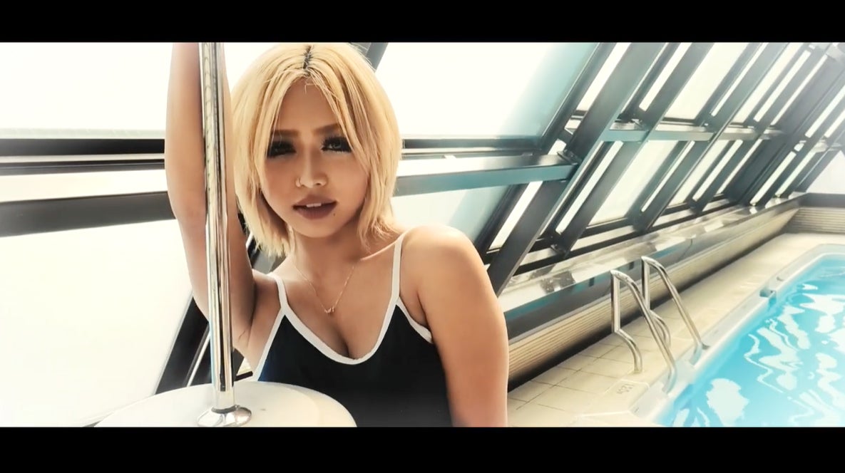 「egg」きぃりぷ・あいめろ姫ら、美バスト際立つスク水姿でグラビア対決「神企画」「レベル高すぎ」と反響