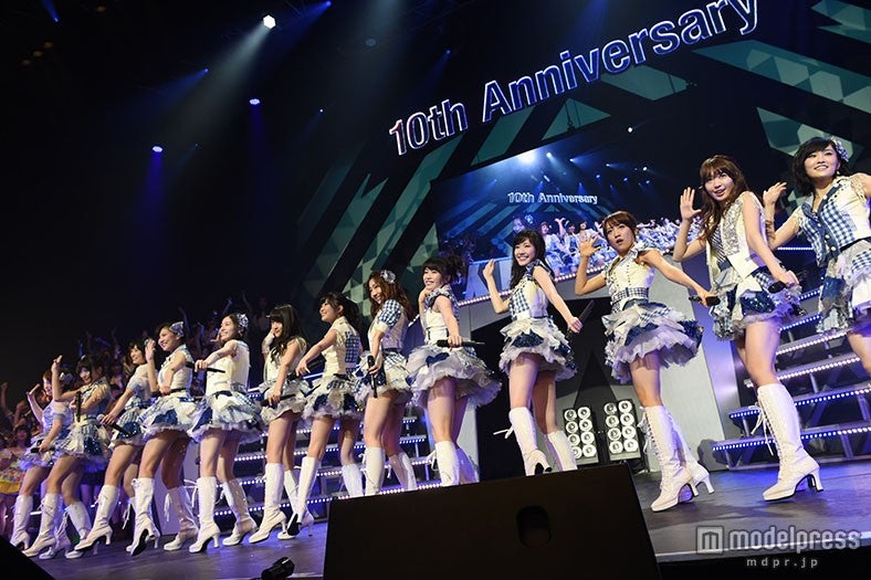 「AKB48リクエストアワーセットリストベスト1035 2015」22日公演より（C）AKS