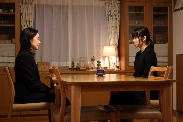 吉田羊、松岡茉優「最高の教師 1年後、私は生徒に■された」第7話より(C)日本テレビ