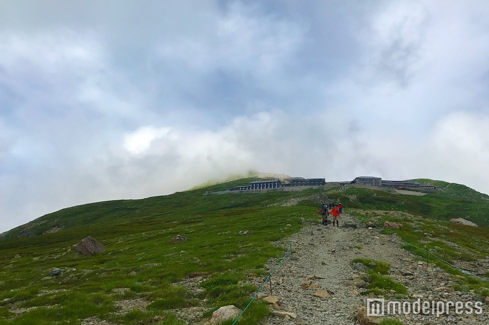 白馬岳山荘が見えてきた（C）モデルプレス