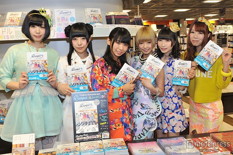 でんぱ組.inc（左から）夢眠ねむ、相沢梨紗、古川未鈴、最上もが、藤咲彩音、成瀬瑛美