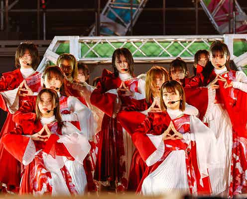 櫻坂46卒業の尾関梨香&原田葵が涙 念願の「W-KEYAKI FES」開催で雨も跳ね返す迫力ステージ<セットリスト>