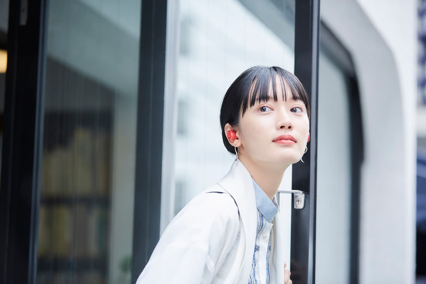 ケーブルの煩わしさから解放(提供写真)