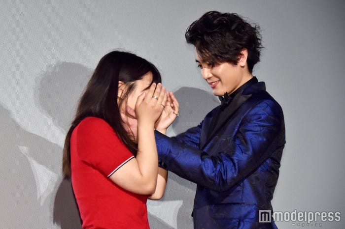 猫の“ヨシマサ”のようにかわいがる!?(C)モデルプレス