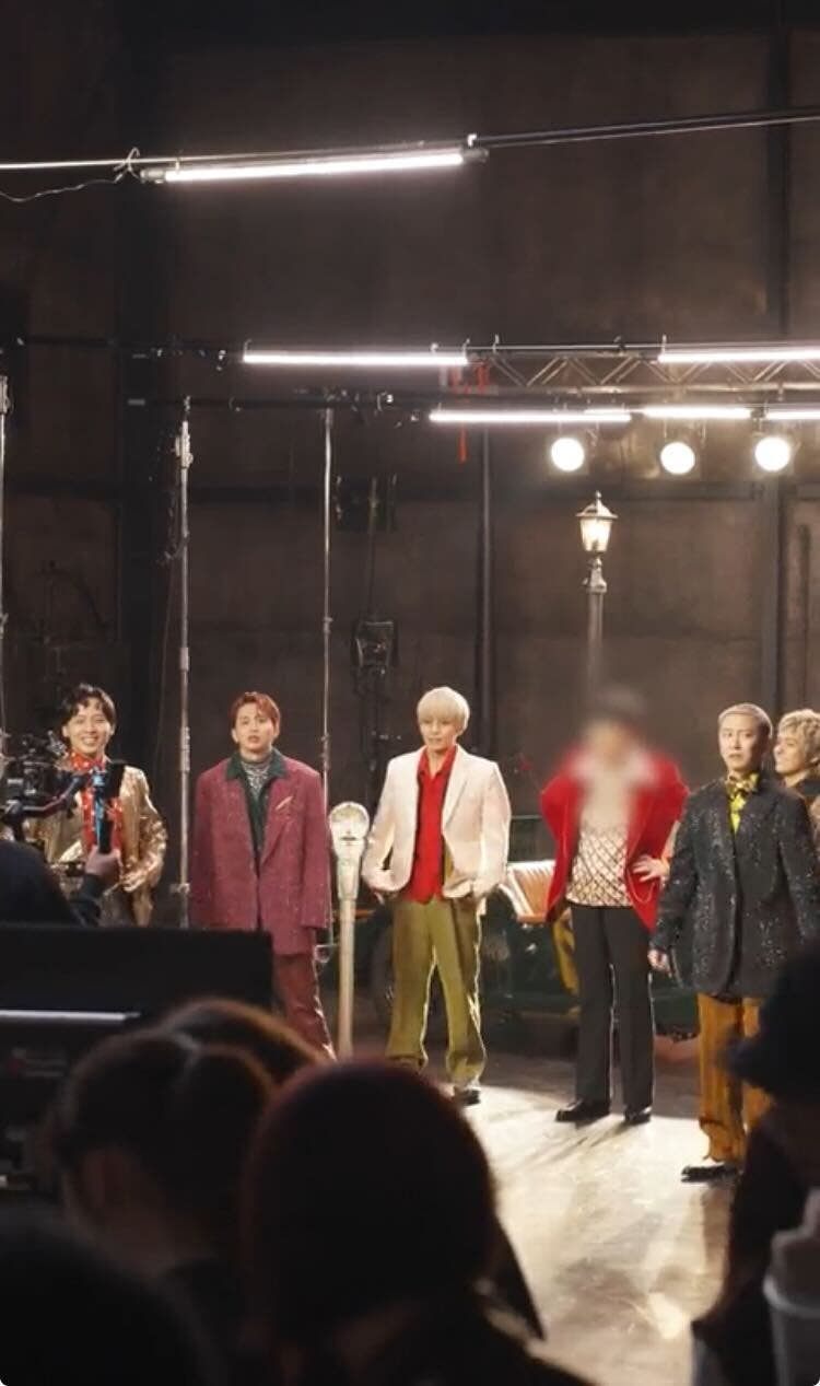 メンバーが6人?(画像は動画のキャプチャ)