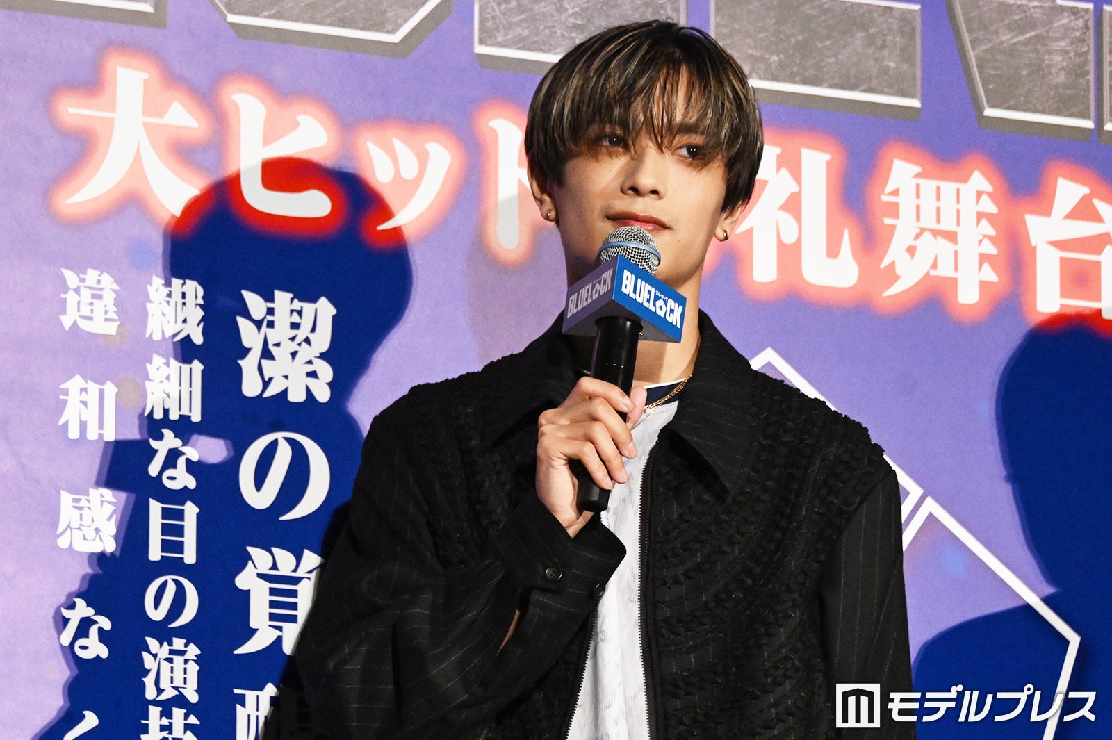 「夏生大湖が初めて会った芸能人は俺」と胸を張る高橋恭平（C）モデルプレス