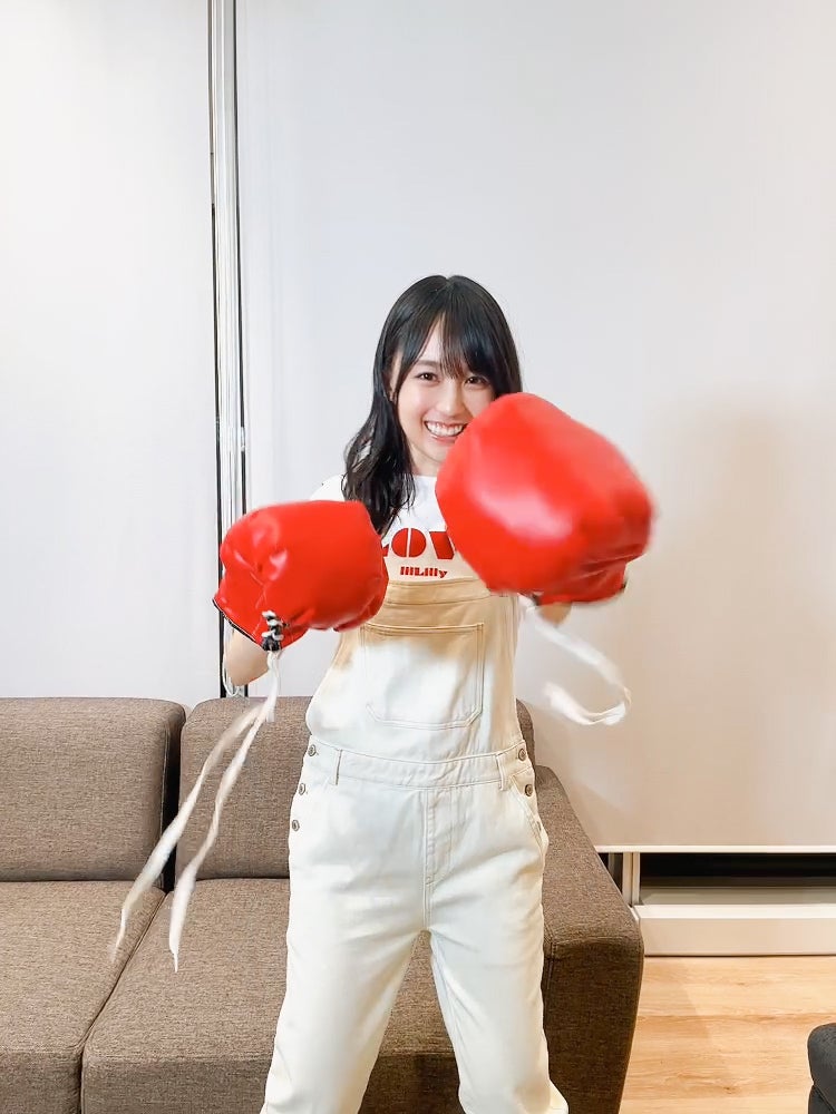 賀喜遥香／1st写真集「まっさら」公式Twitterより