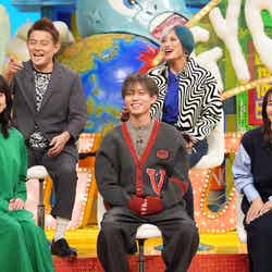 （前列左から）門脇麦、永瀬廉、磯山さやか（後列左から）井戸田潤、信子（C）日本テレビ
